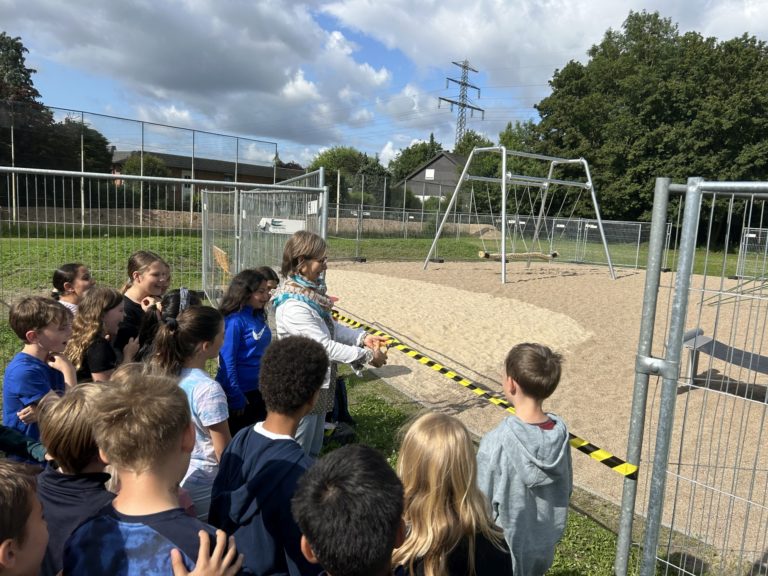 Grundschulspielplatz1