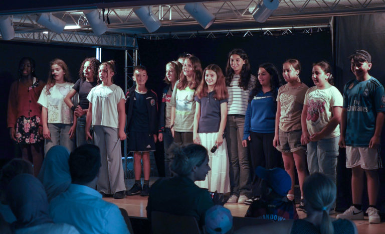 Gruppenbild der Theater-AG gegen Rassismus